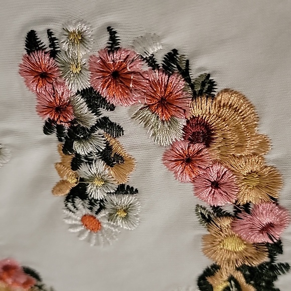 White Shirt DG - Picture 4 of 10